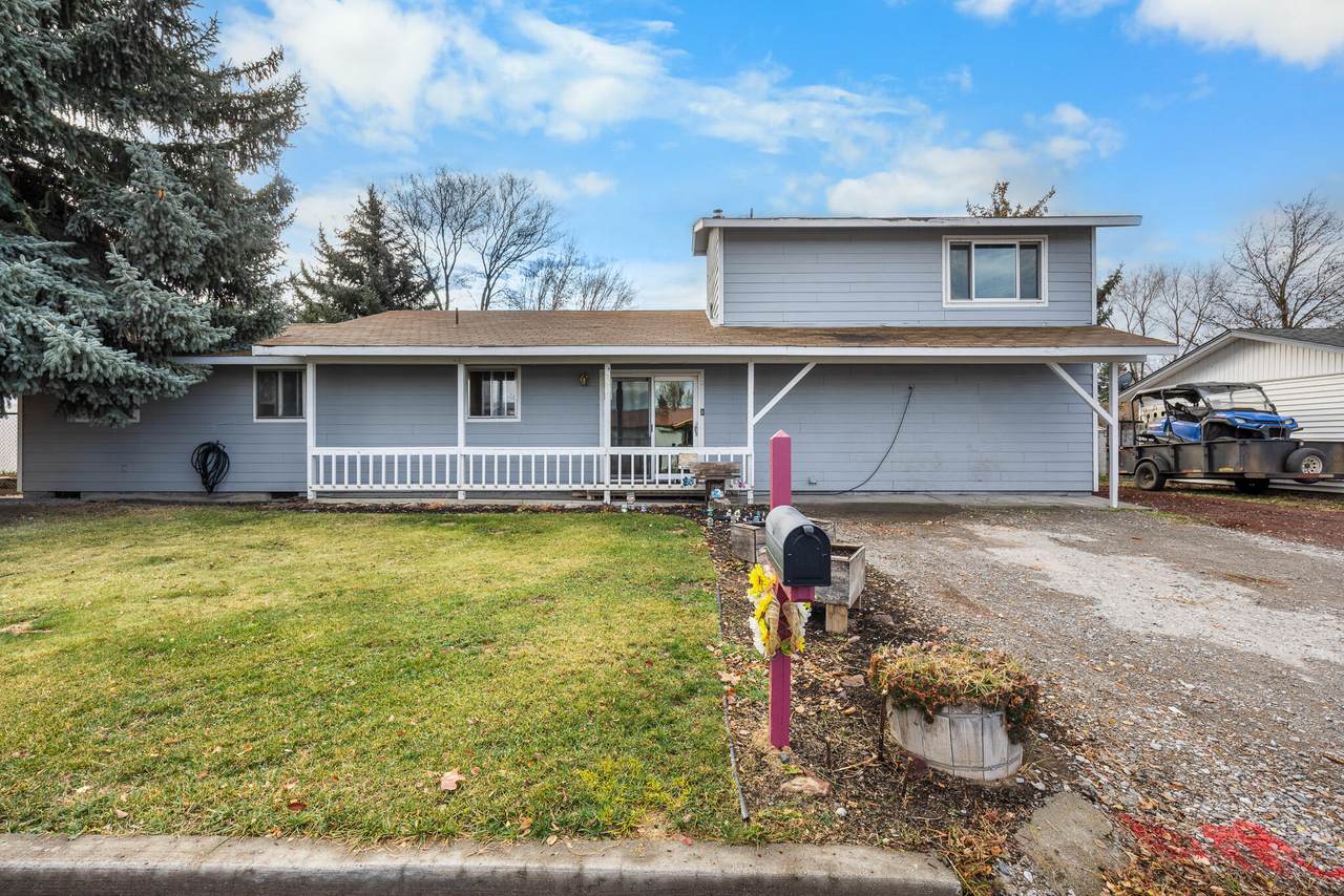 880 6th Street - Photo 1