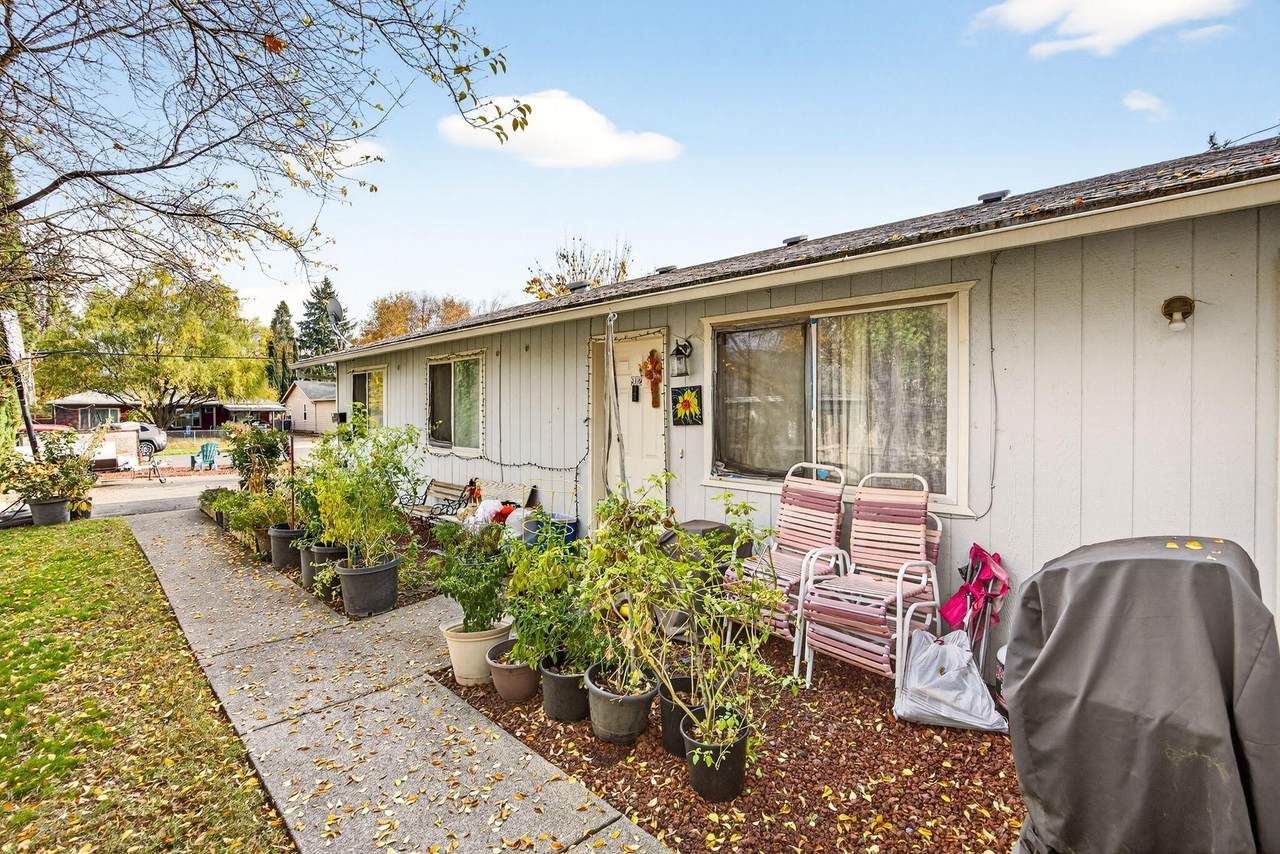 912 King Street - Photo 1