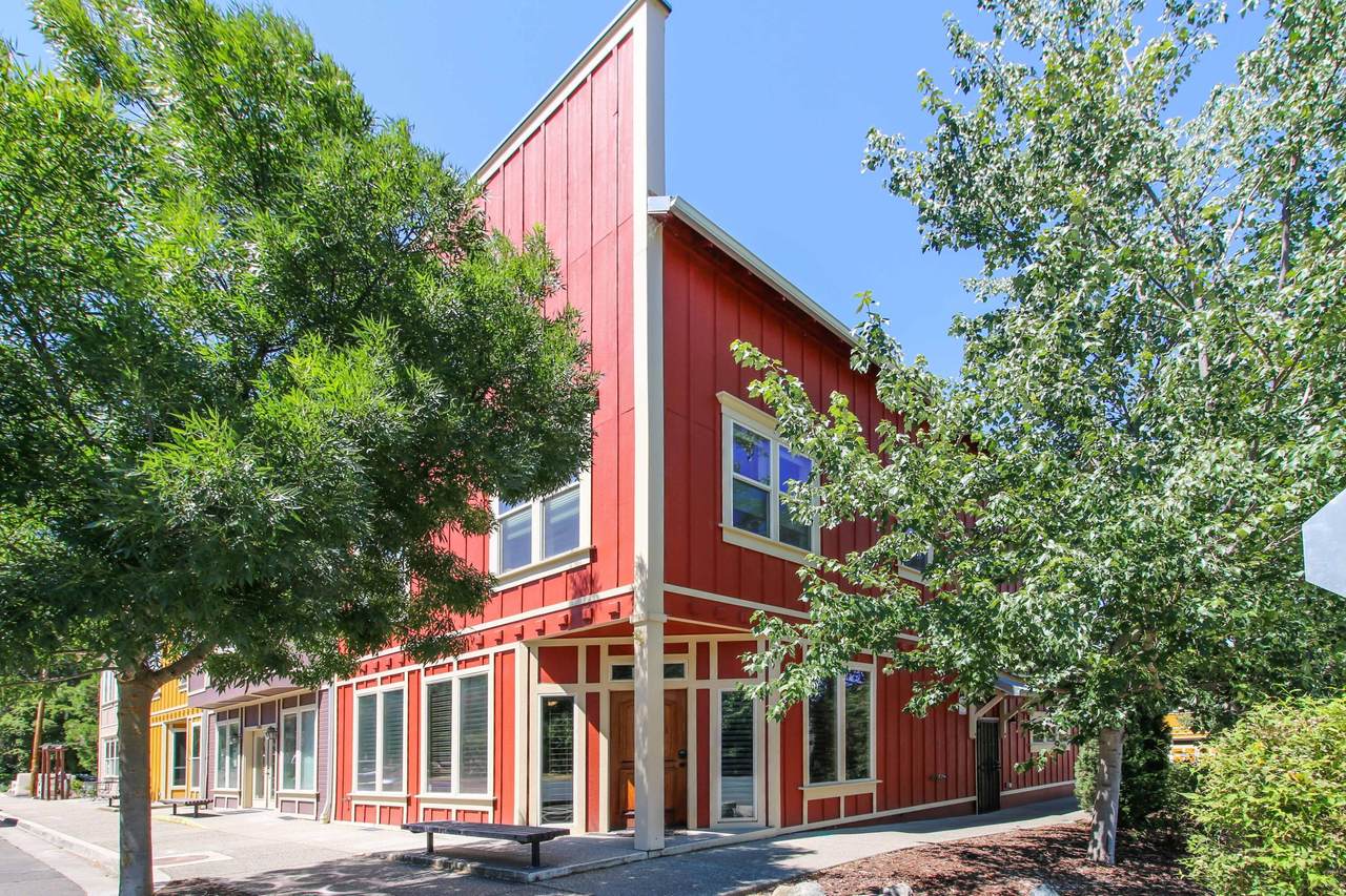 195 E Street - Photo 1