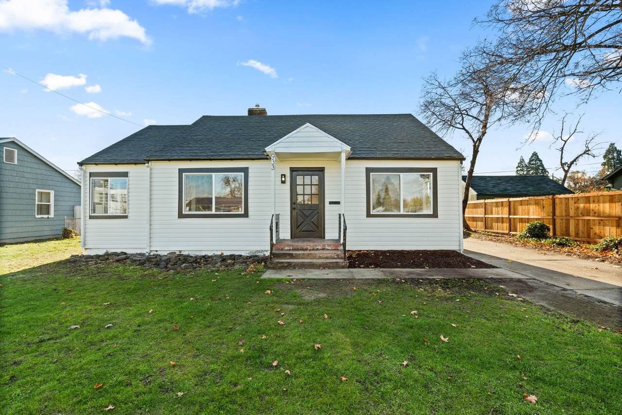 933 Dakota Avenue - Photo 1