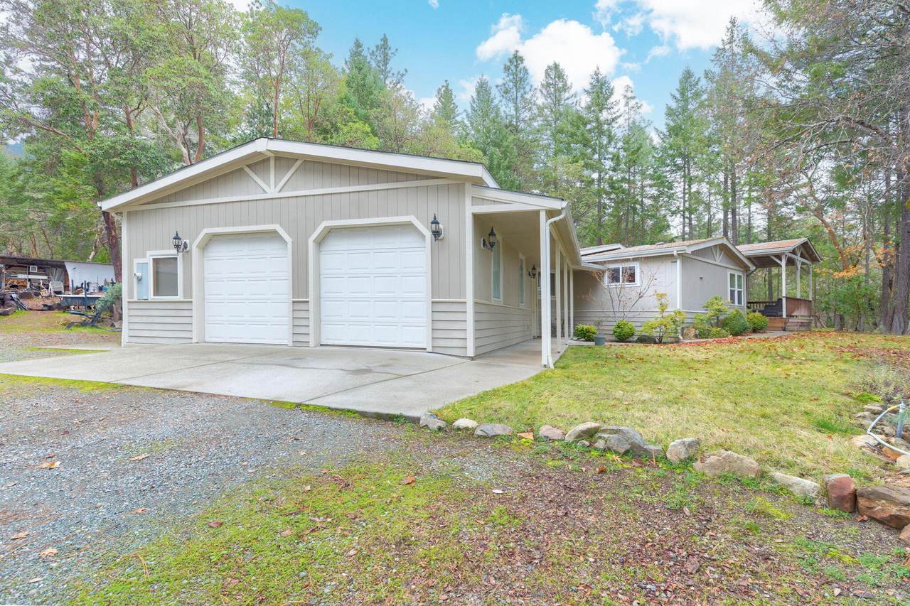 252 Glenlyn Drive - Photo 1