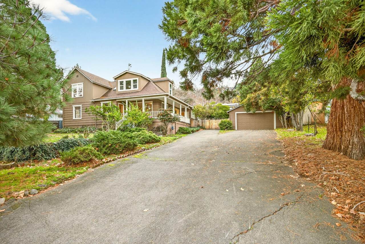 527 Chestnut Street - Photo 1