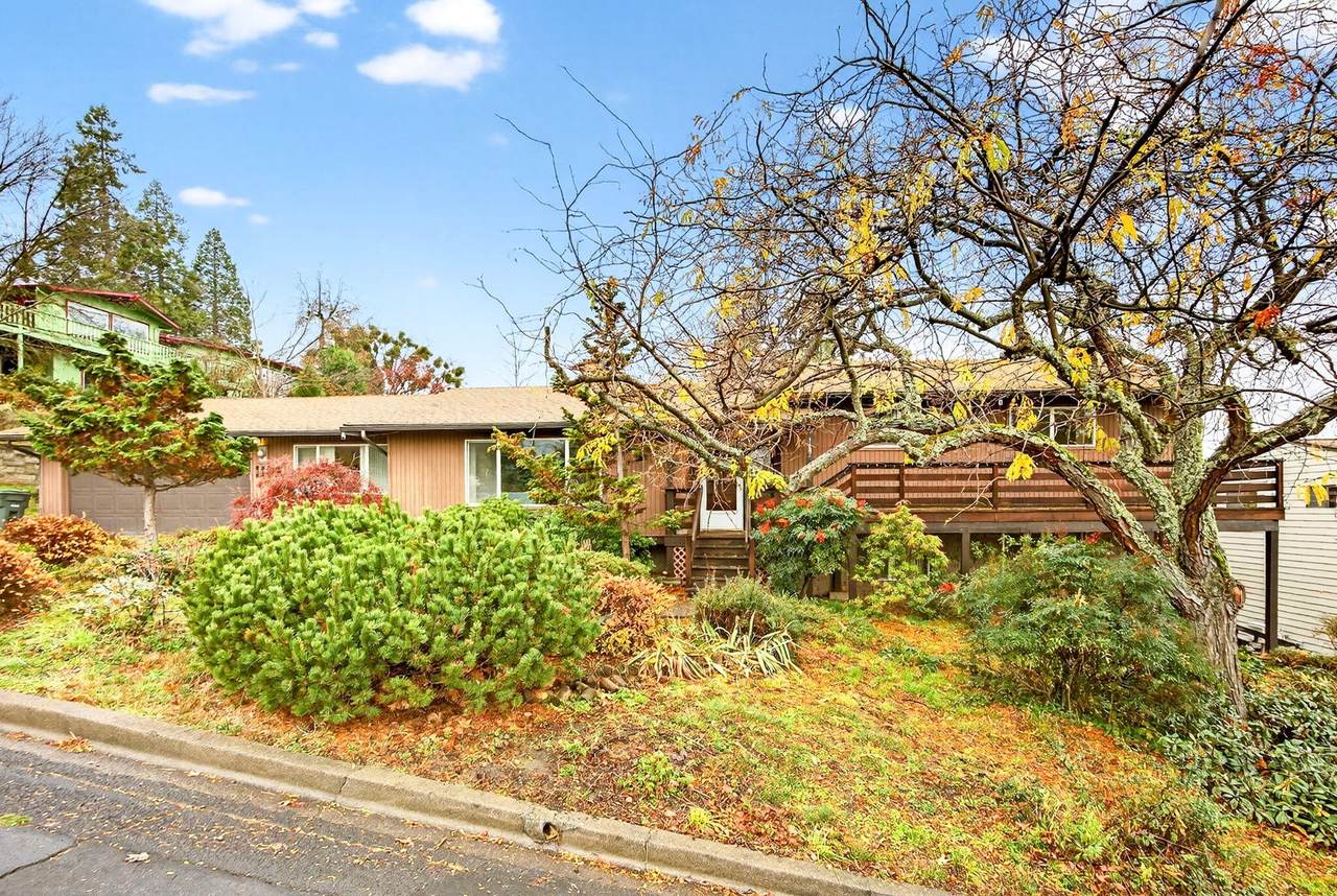 1103 Hillview Drive - Photo 1