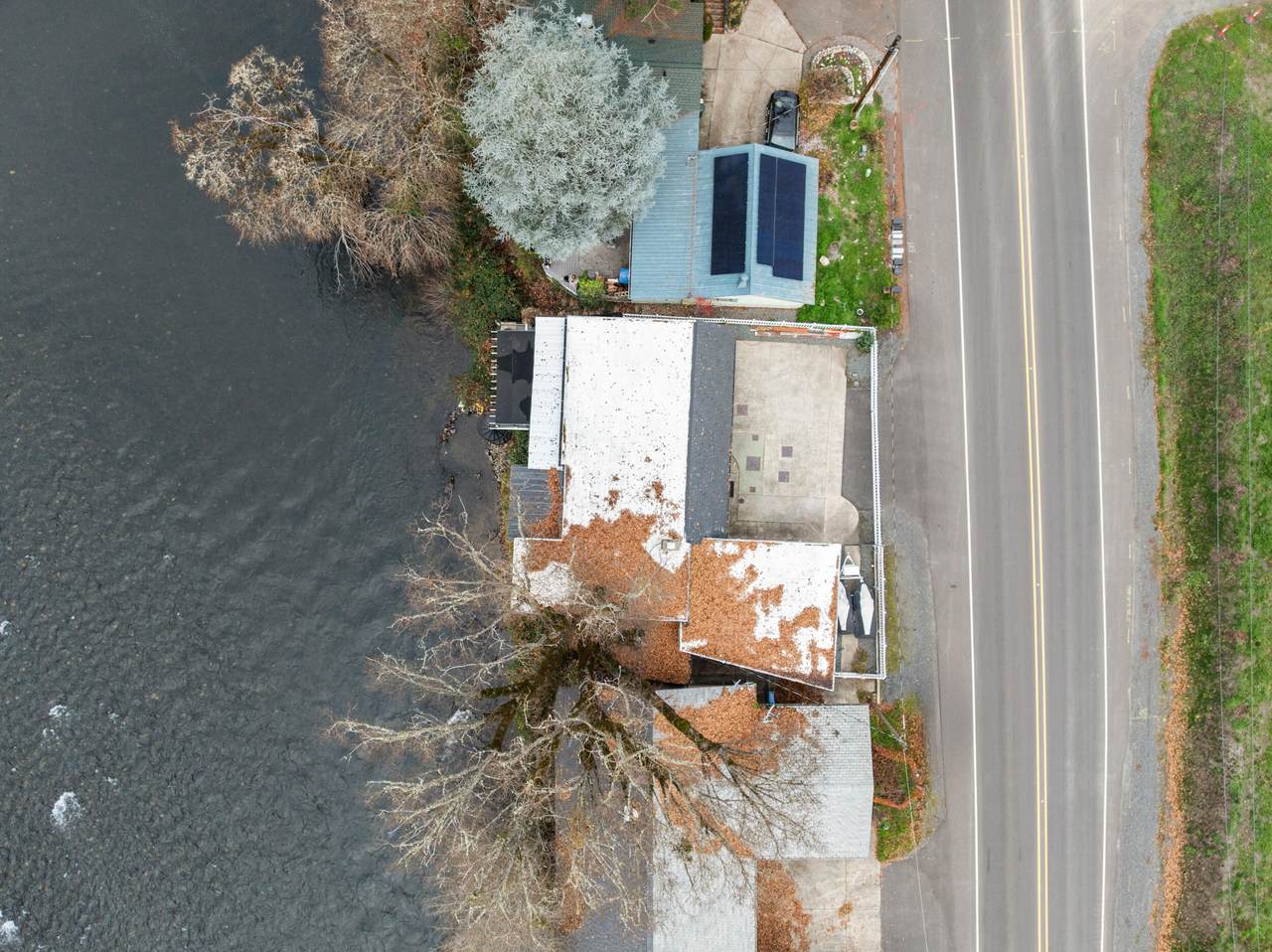 2400 Rogue River Highway - Photo 1