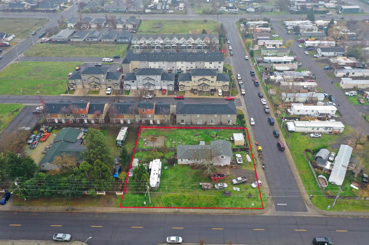 3400 Avenue C - Photo 1