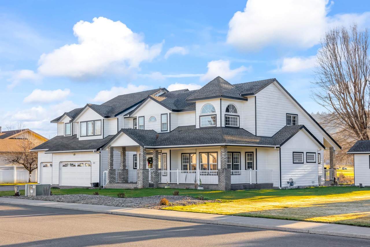 221 Meadow Lakes Drive - Photo 1