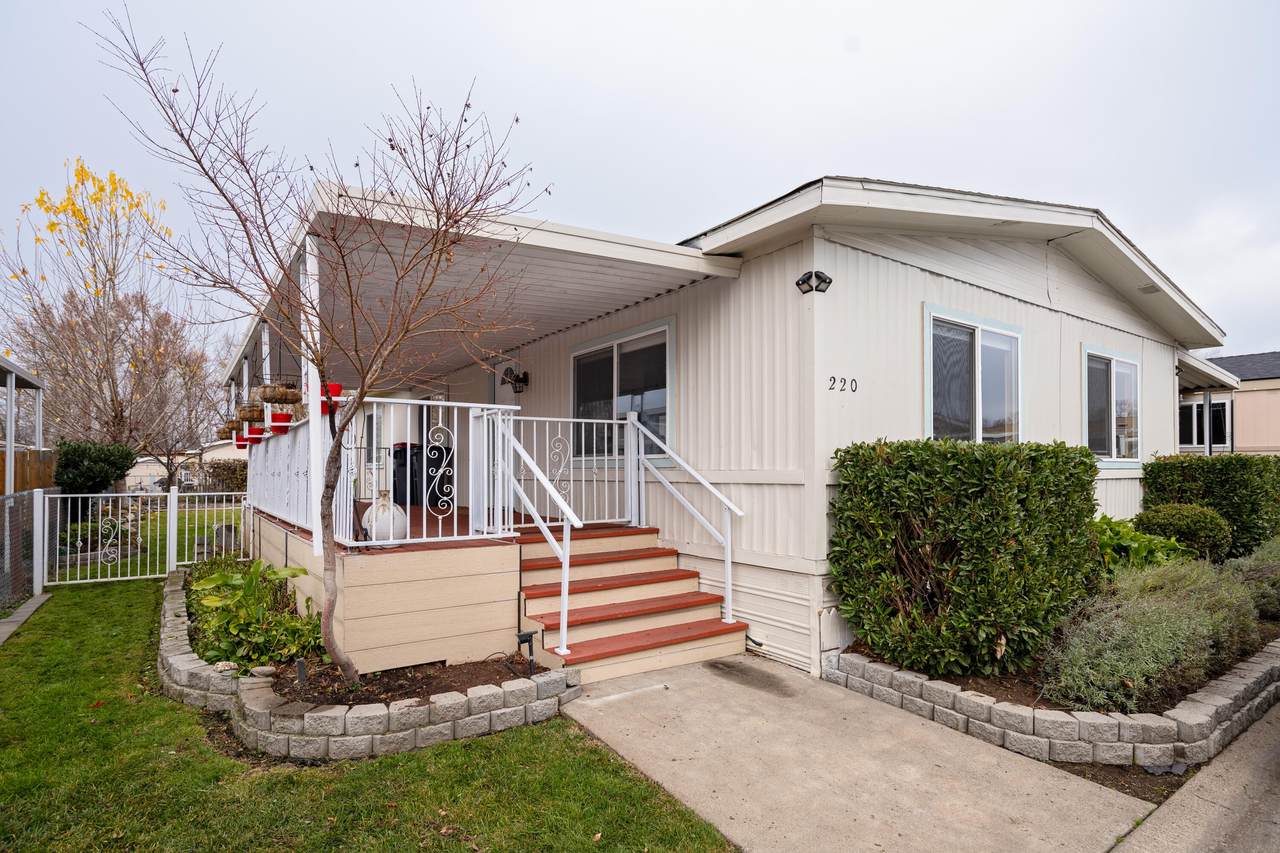 3555 Pacific Highway - Photo 1