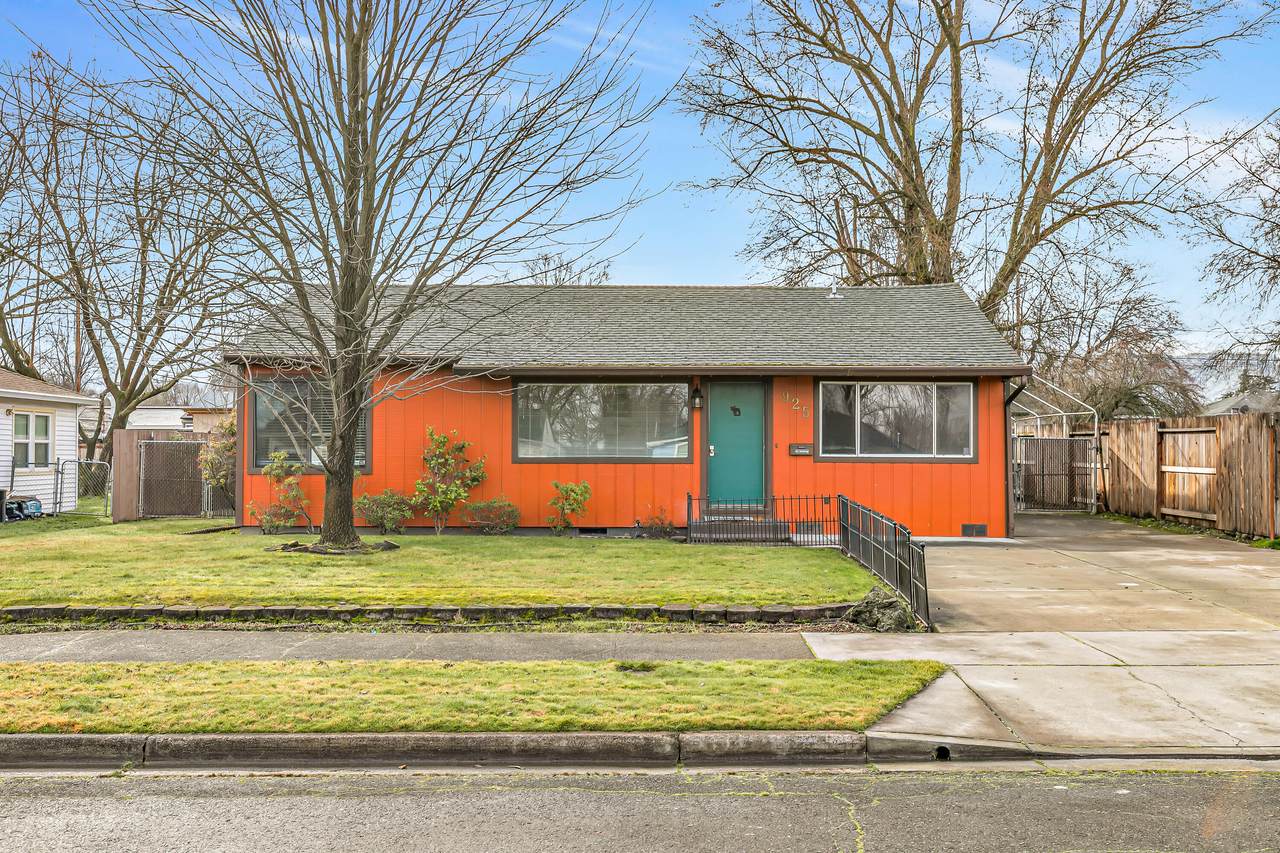 925 Winchester Avenue - Photo 1