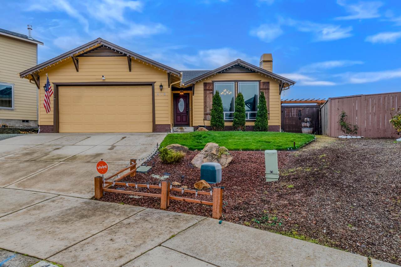 418 Phoenix Hills Dr - Photo 1