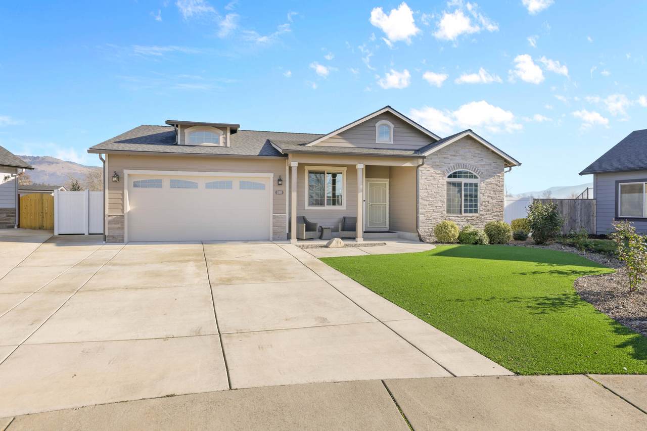 268 Oak Crest Way - Photo 1