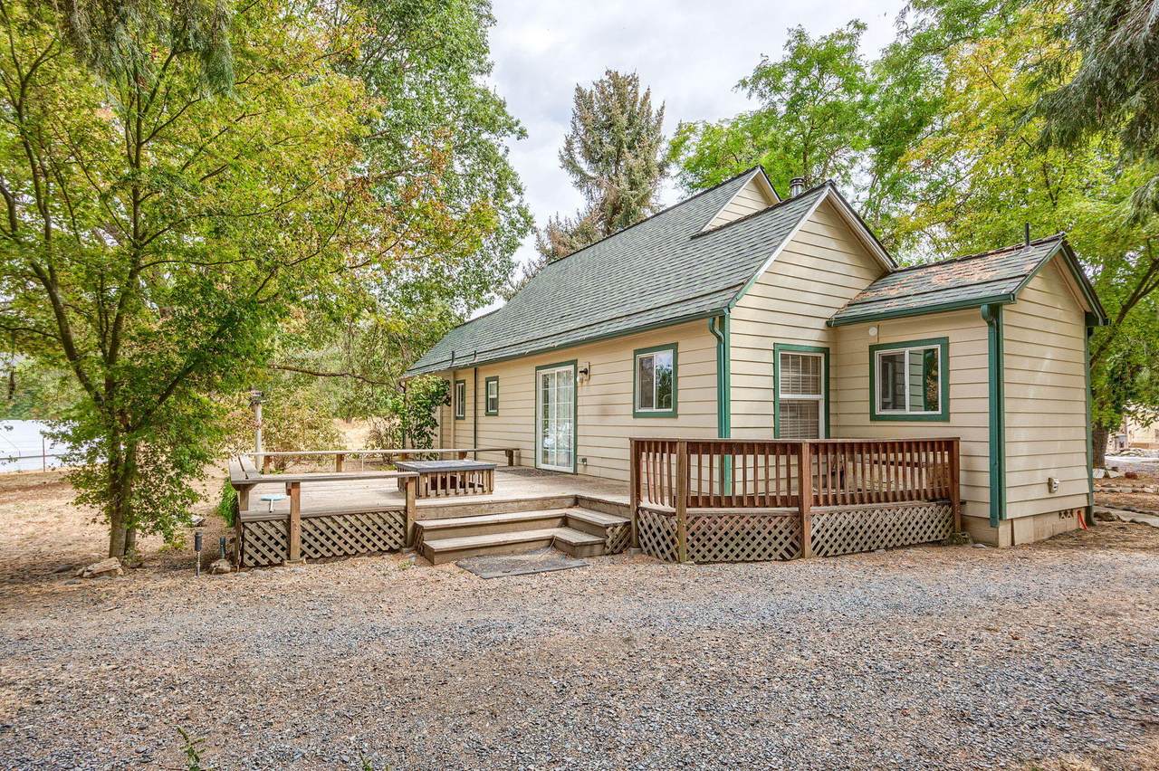 3311 Rogue River Highway - Photo 1