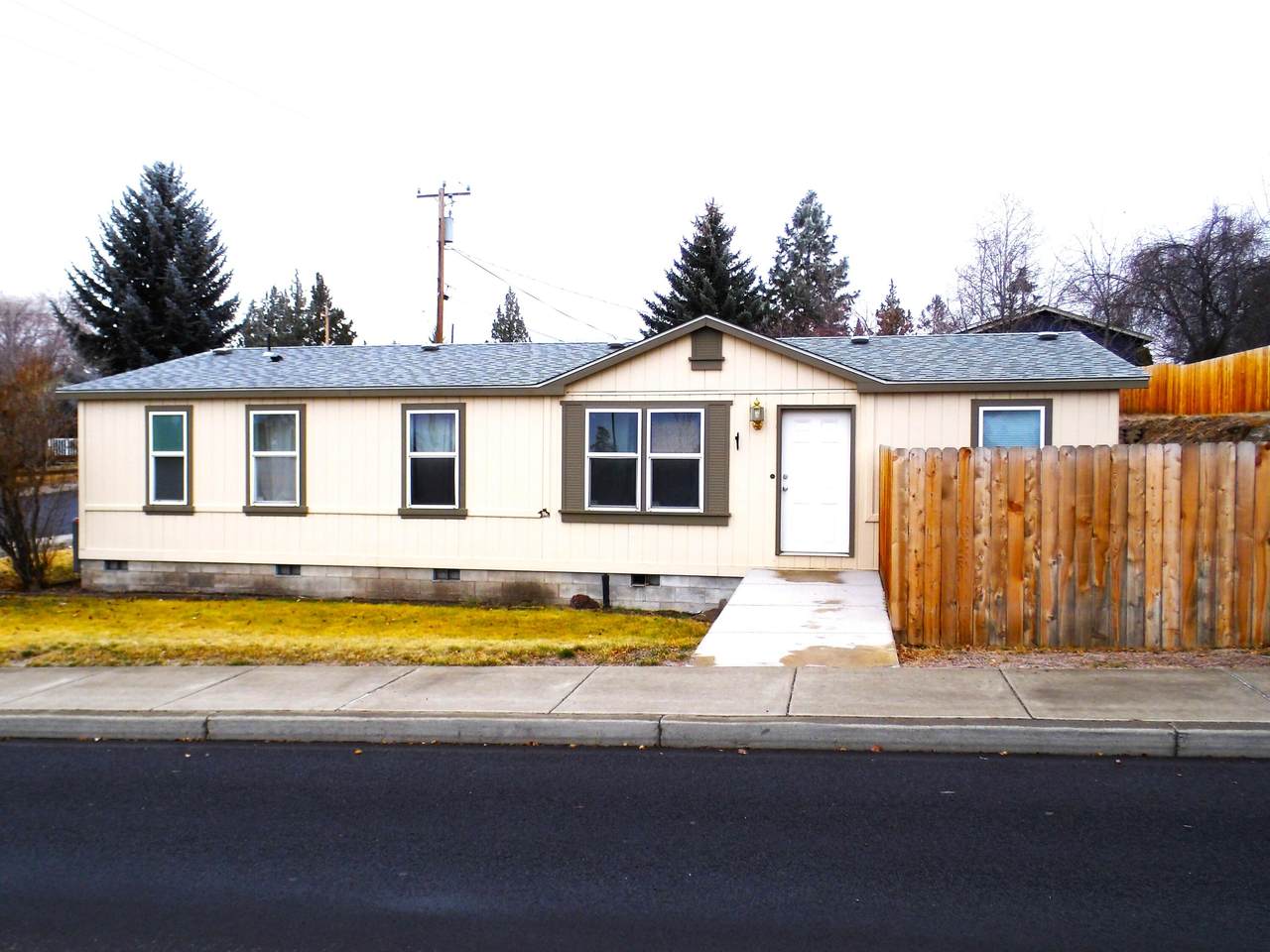 1907 20th Street - Photo 1