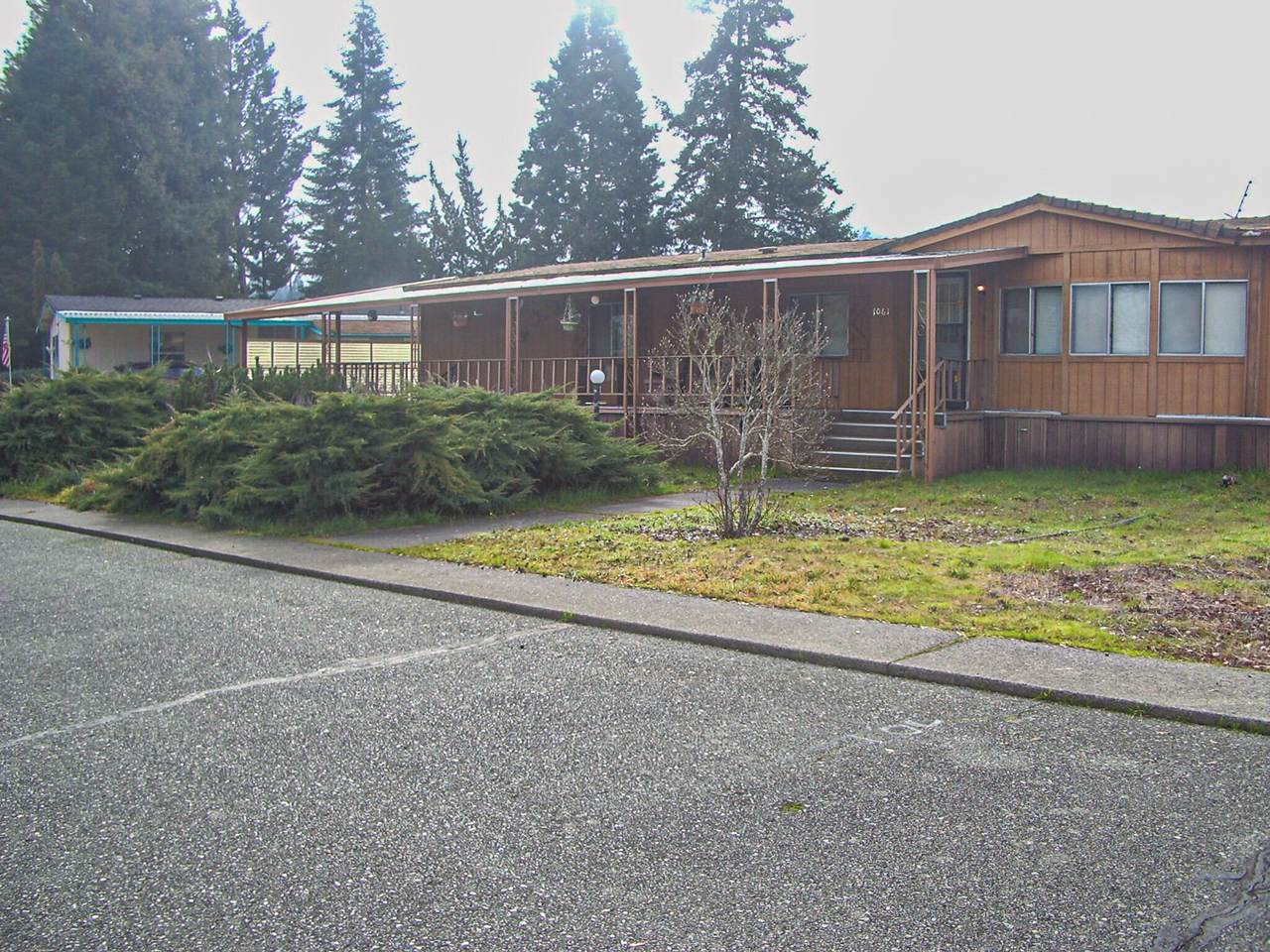 1061 Lee Roze Lane - Photo 1