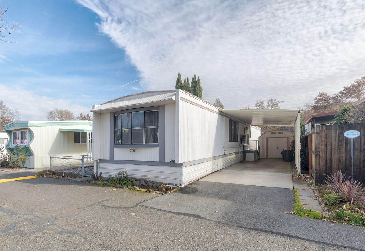 318 Sandlewood Drive - Photo 1