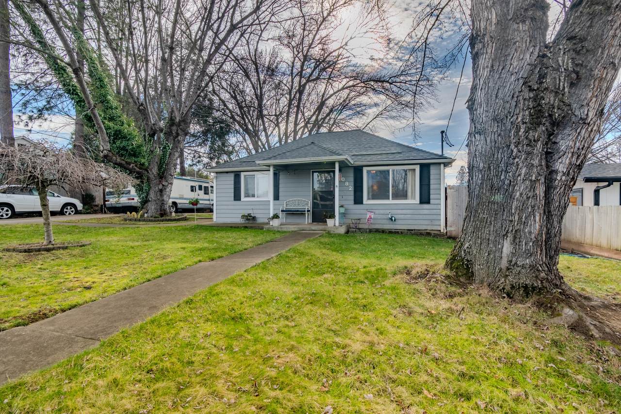 2082 College Way - Photo 1