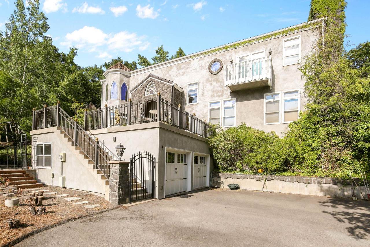 520 Glenview Drive - Photo 1