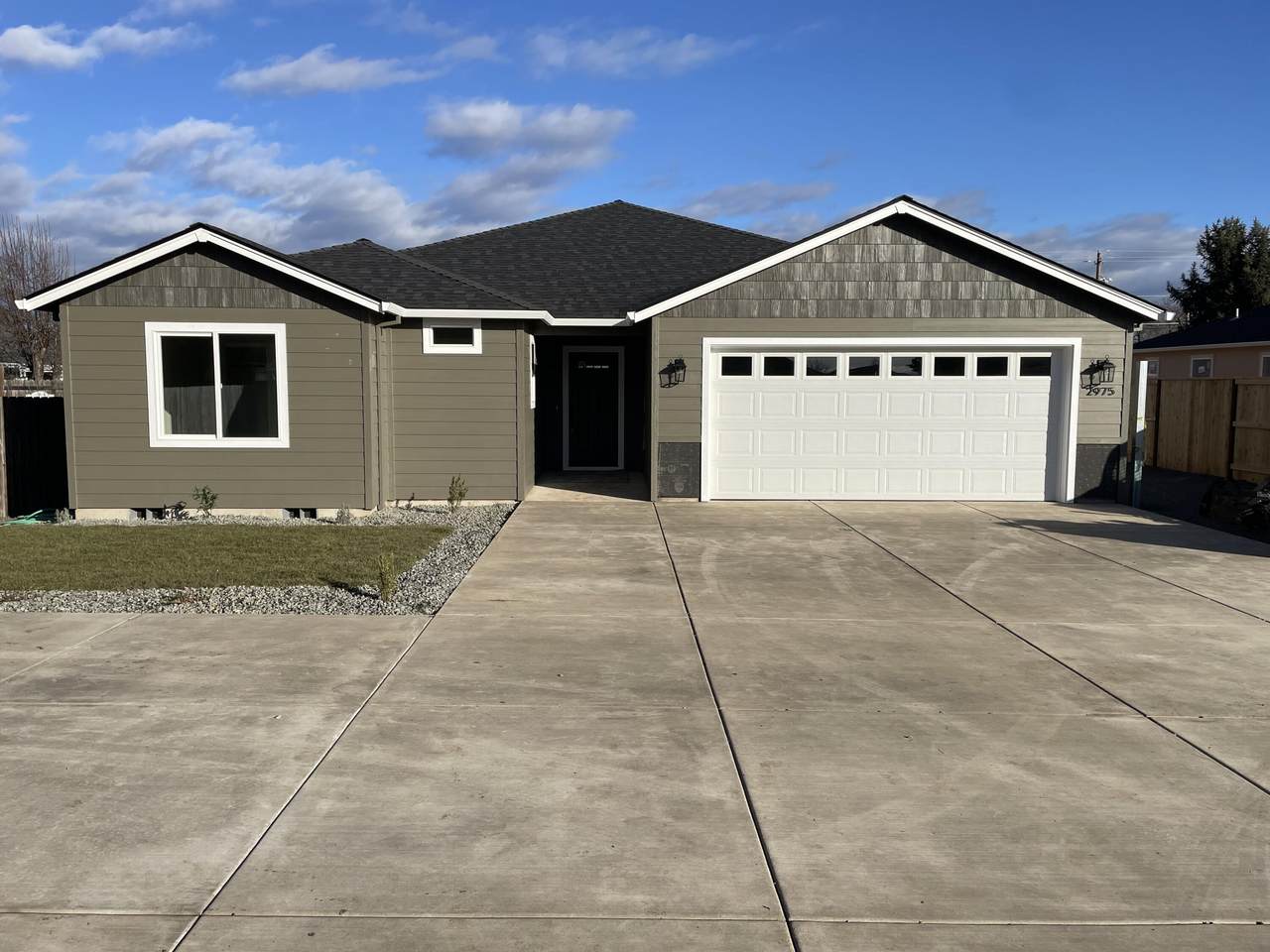 2975 Stonebrook Drive - Photo 1