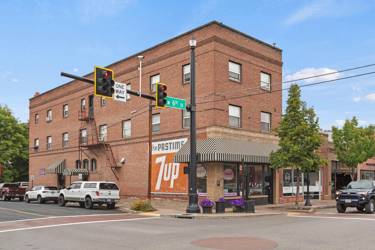 615 Evergreen Avenue - Photo 1