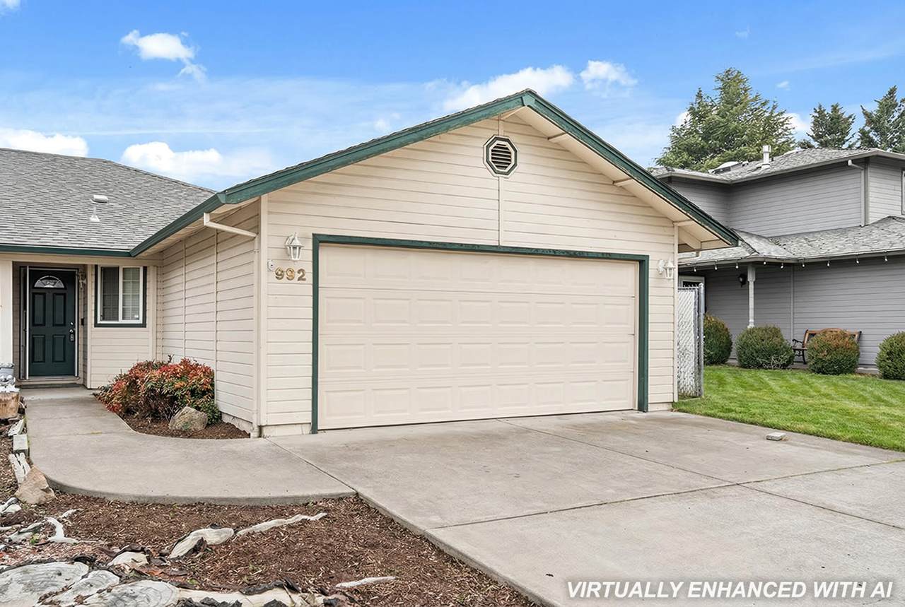 992 Glengrove Avenue - Photo 1