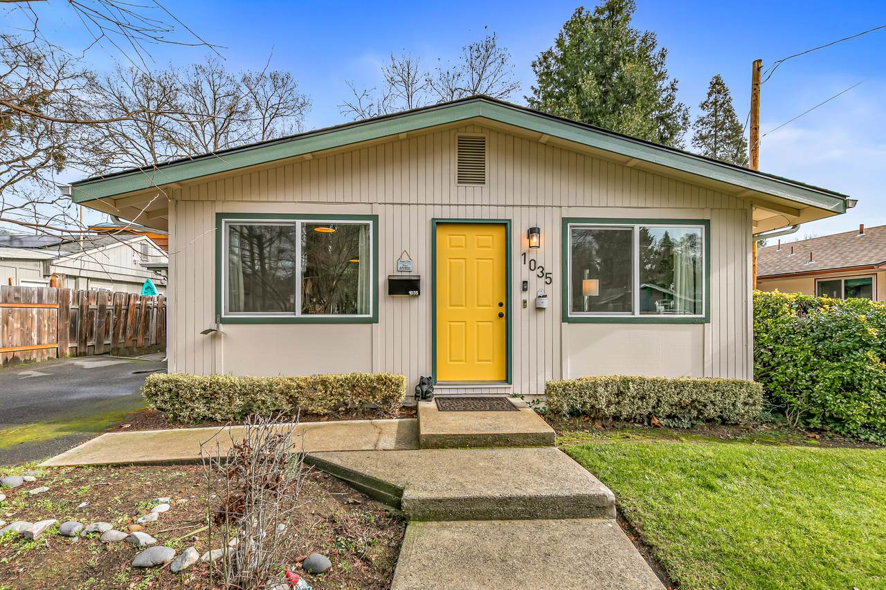 1035 Conklin Avenue - Photo 1