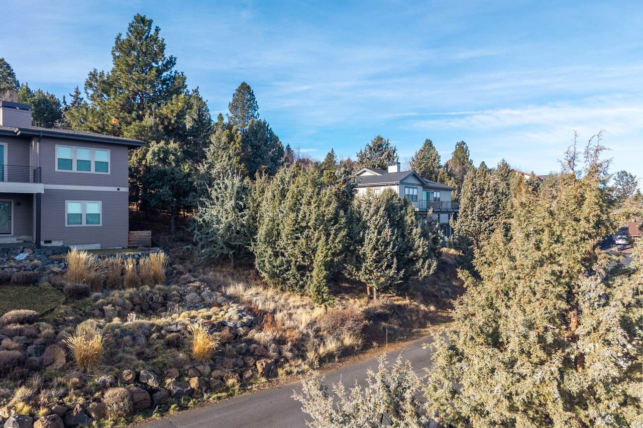 1238 Remarkable Drive - Photo 1