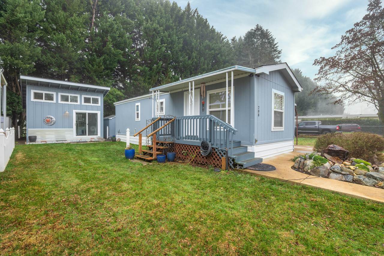 208 Chestnut Lane - Photo 1