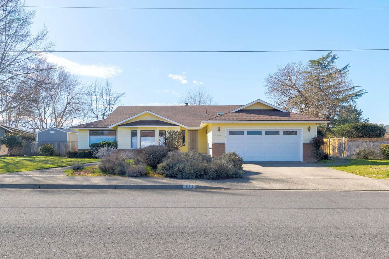 984 Mesman Drive - Photo 1