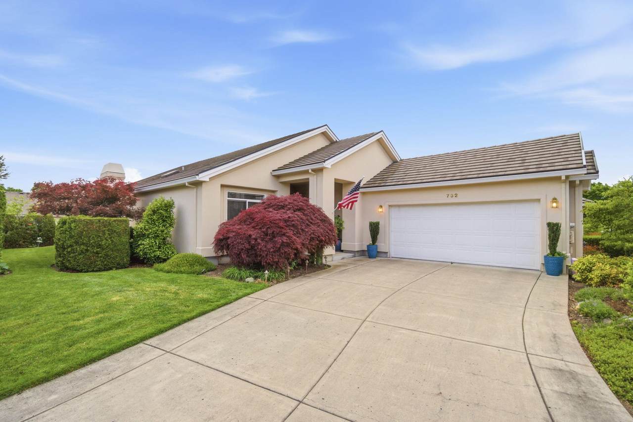 732 Cherrywood Drive - Photo 1