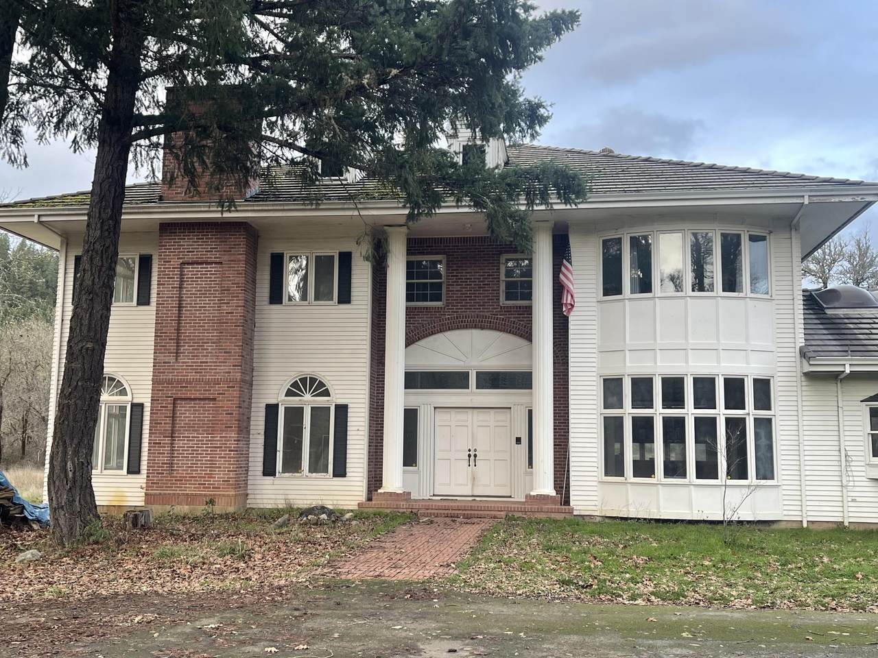 800 Sunny Glen Way - Photo 1