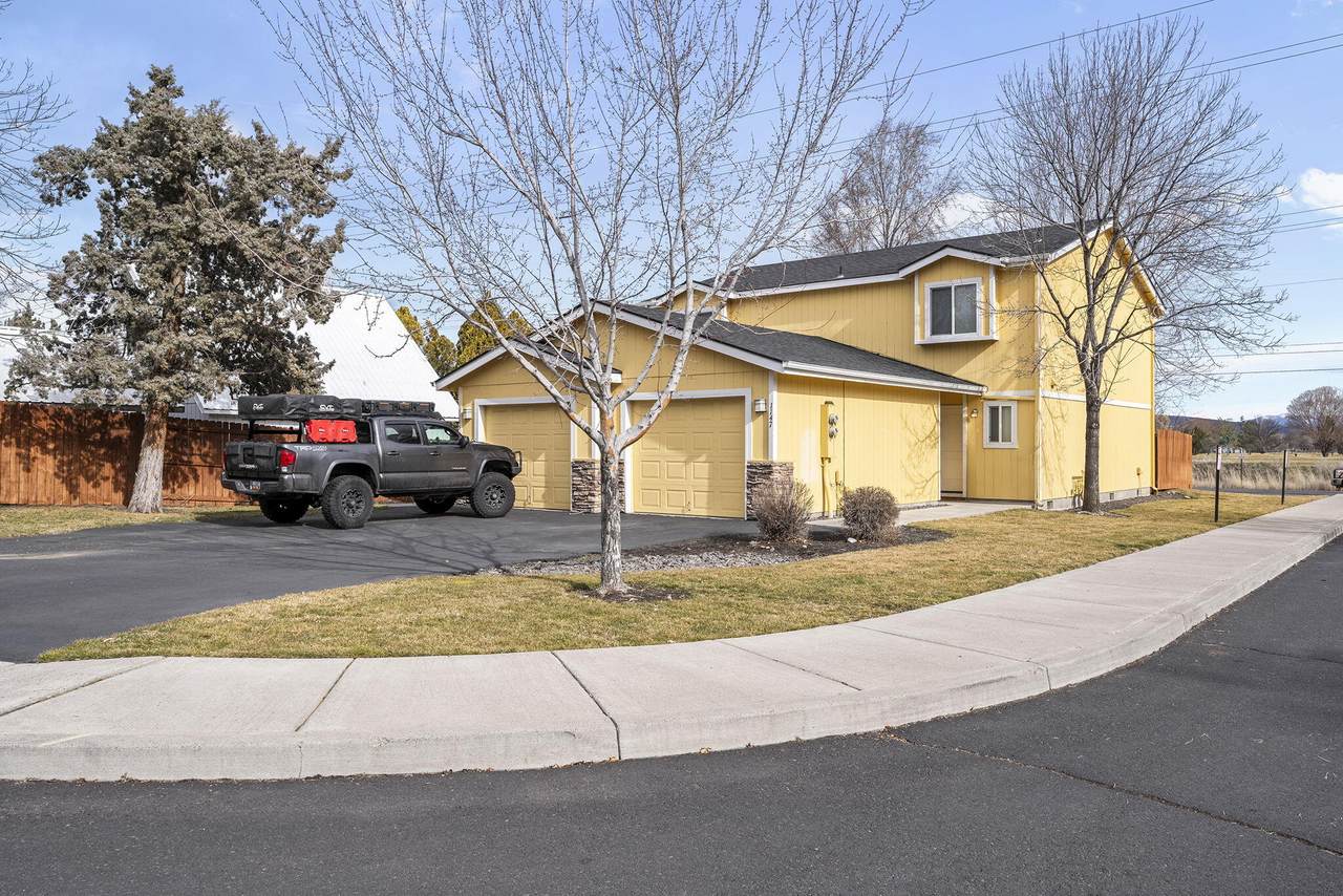 1147 Tee Lane - Photo 1