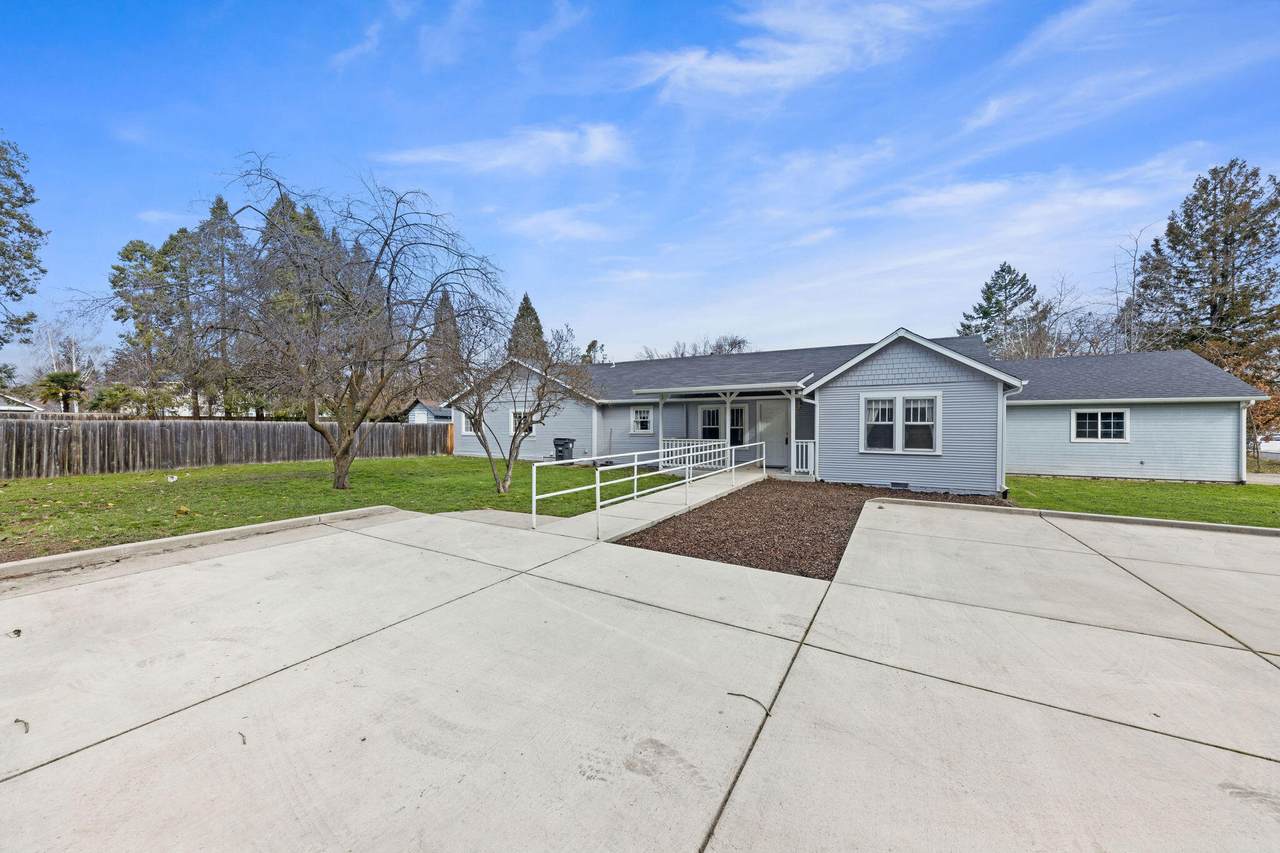 https://bt-photos.global.ssl.fastly.net/coar/1280_boomver_2_220215786-2.jpg