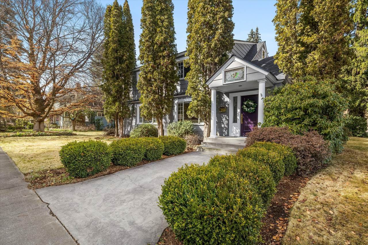 898 Riverside Boulevard - Photo 1