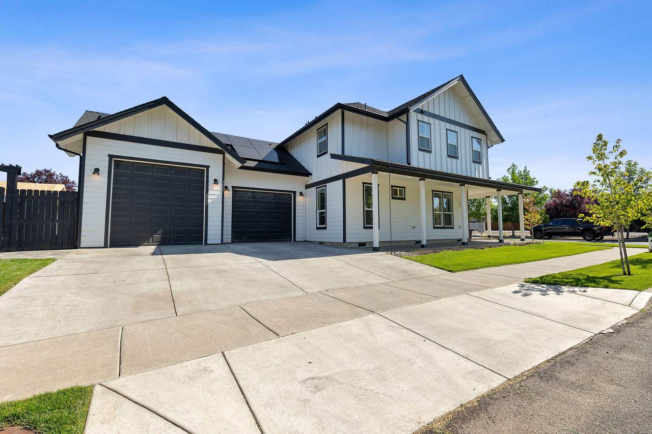 871 Whistle Way - Photo 1