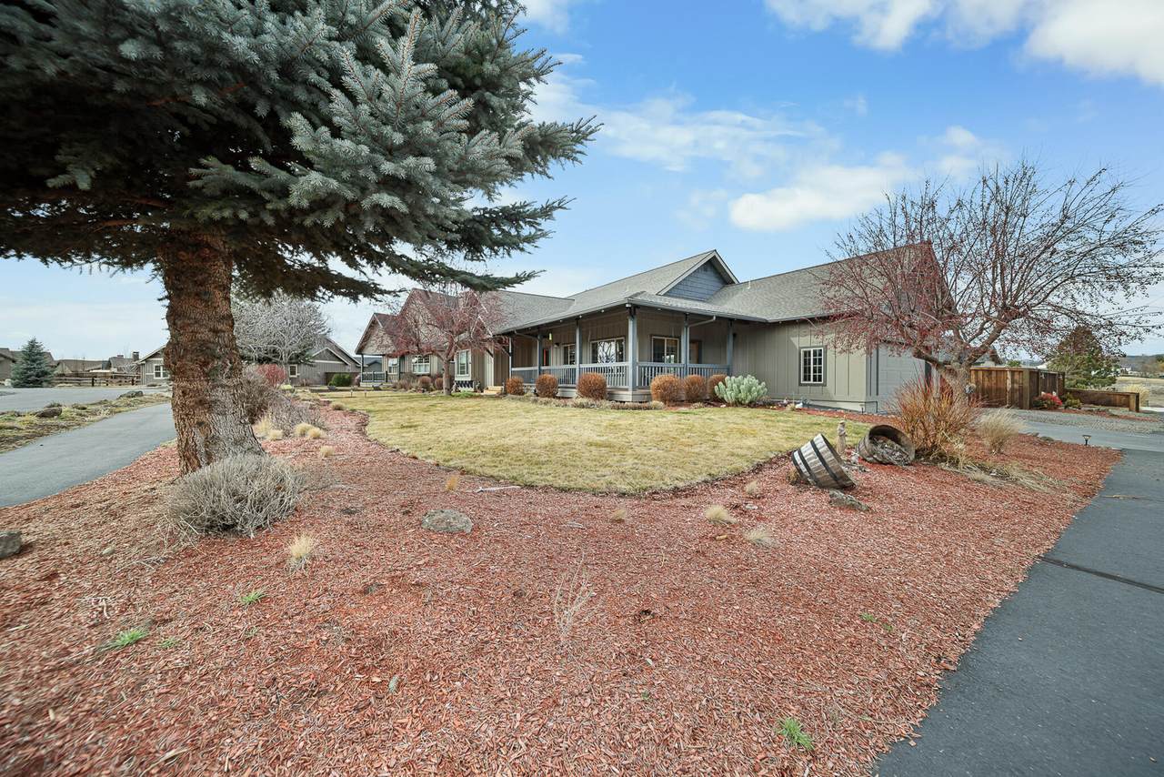 147 Saddlehorn Court - Photo 1