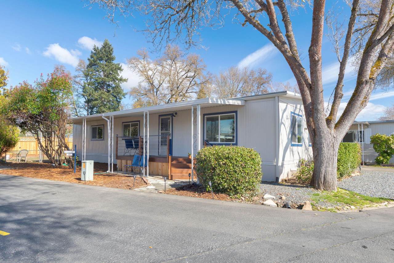 281 Lakeview Drive - Photo 1