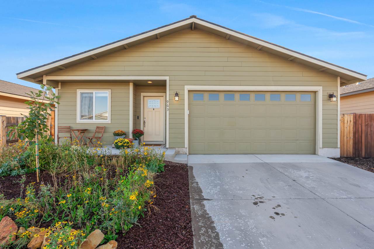 963 Maliah Avenue - Photo 1