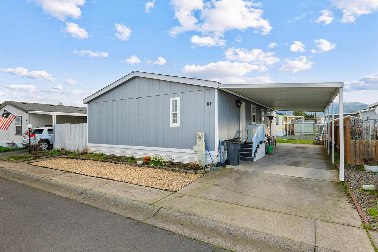 1570 Peach Street - Photo 1