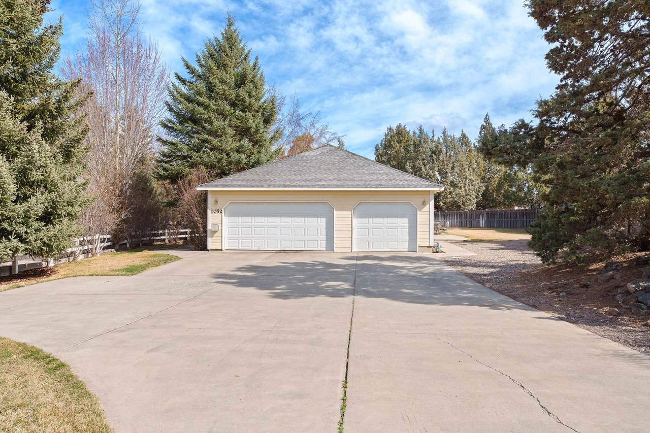 1052 Francis Court - Photo 1