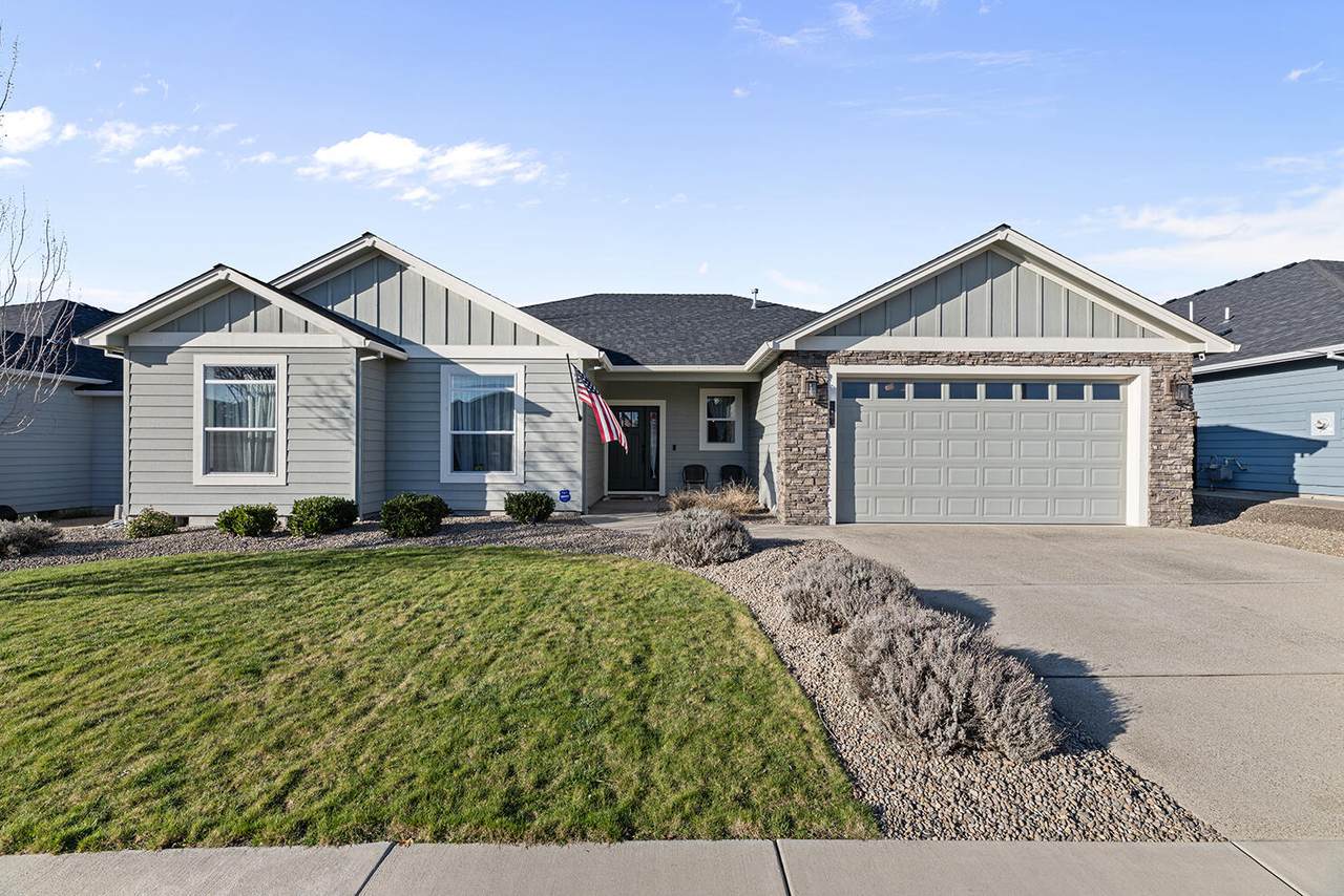 1043 Arrowhead Trail - Photo 1