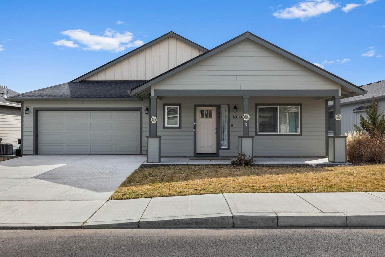 744 Brookstone Drive - Photo 1