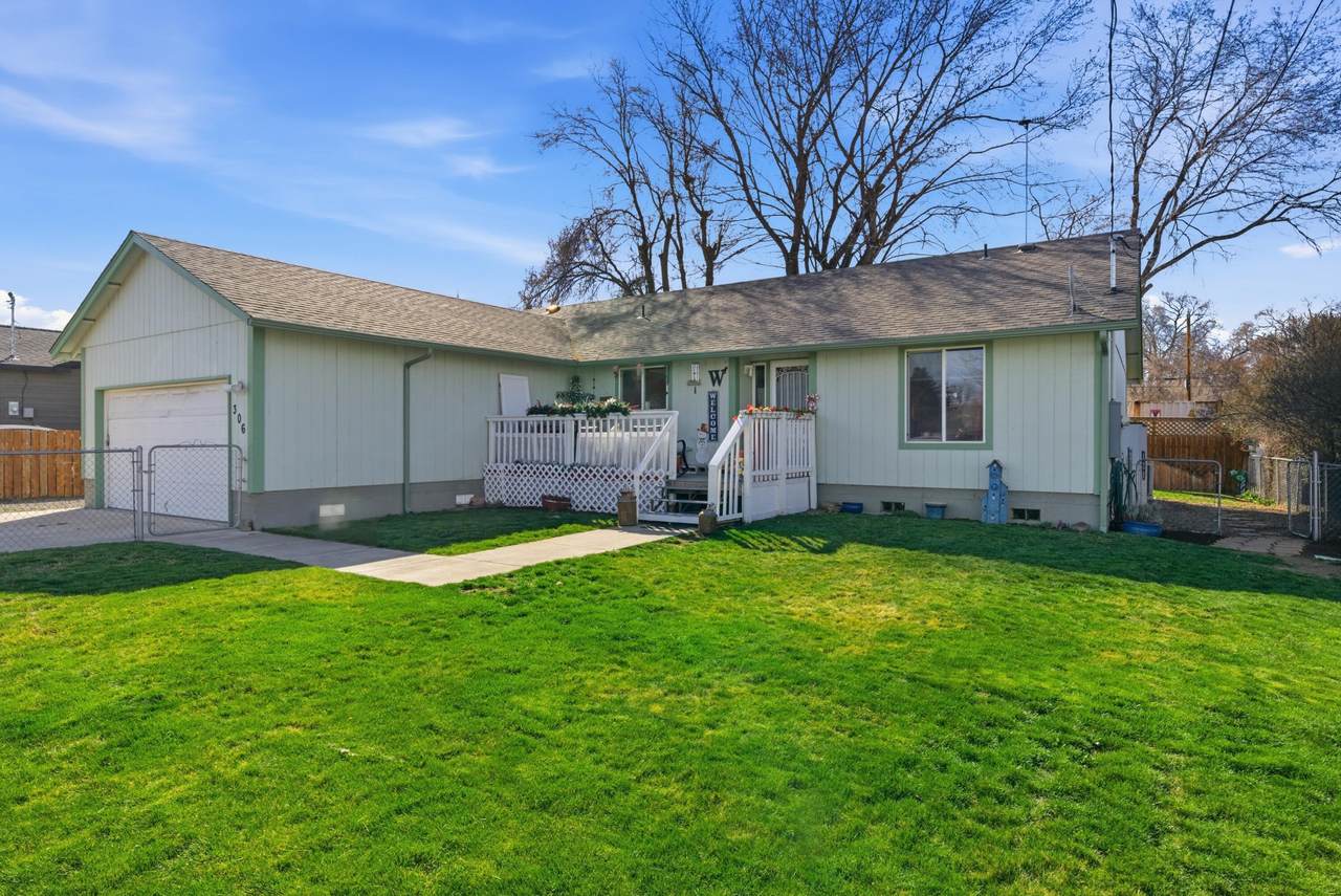 306 8th Street - Photo 1