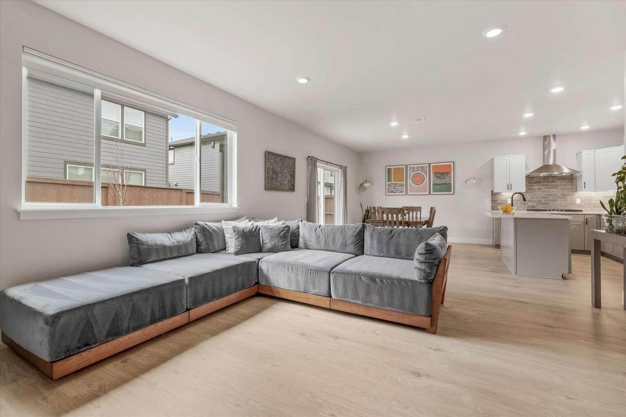 21512 Etna Place - Photo 1