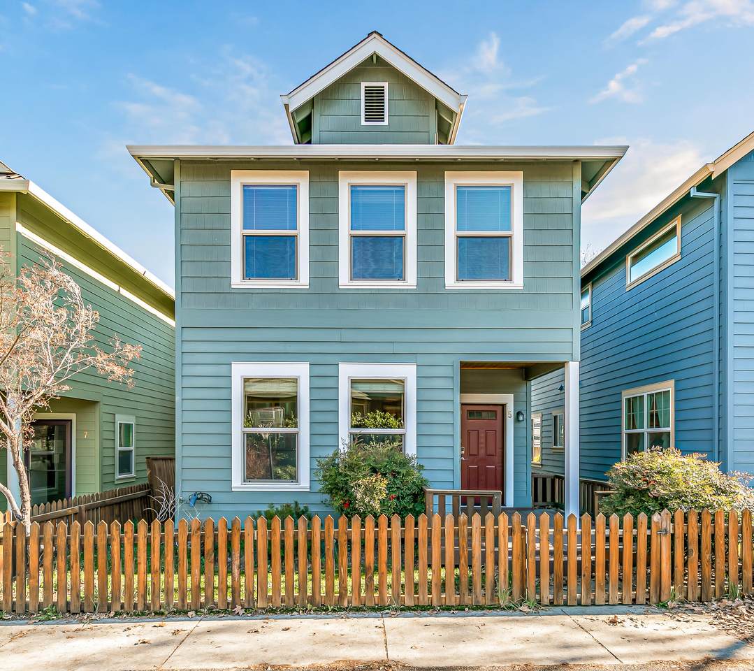 5 Logan Way - Photo 1