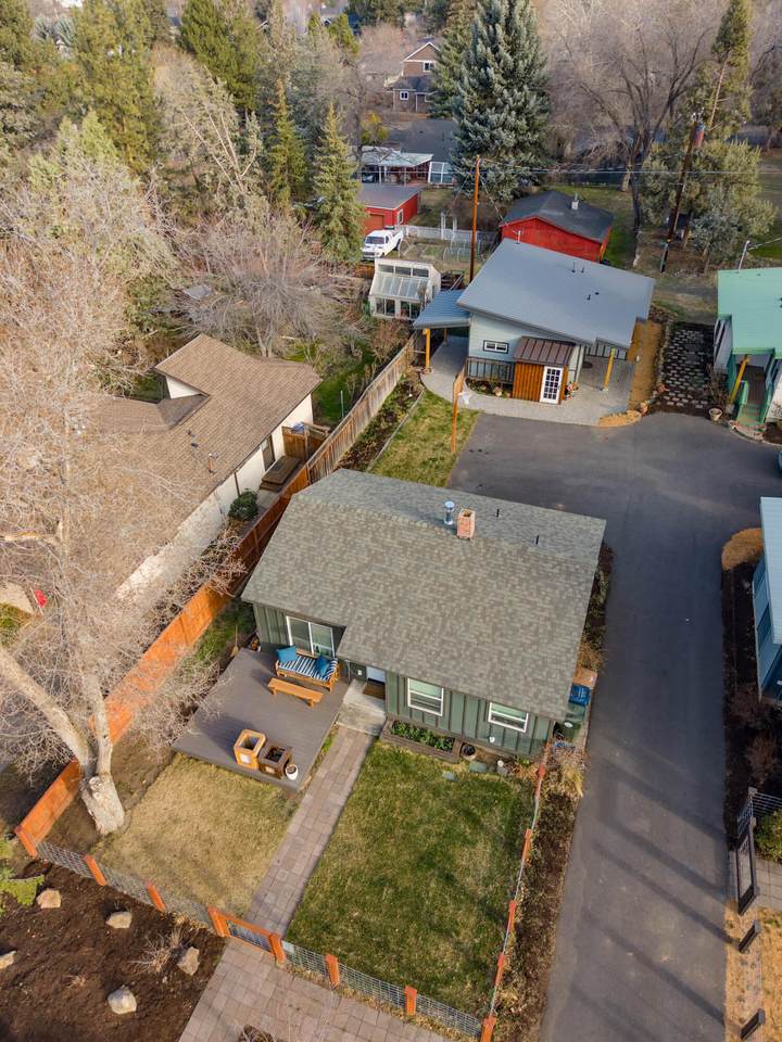 558 Lafayette Avenue - Photo 1
