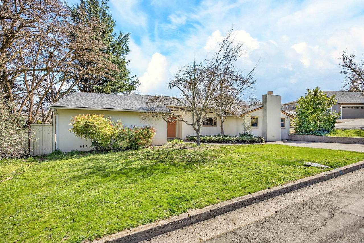 968 Garden Way - Photo 1
