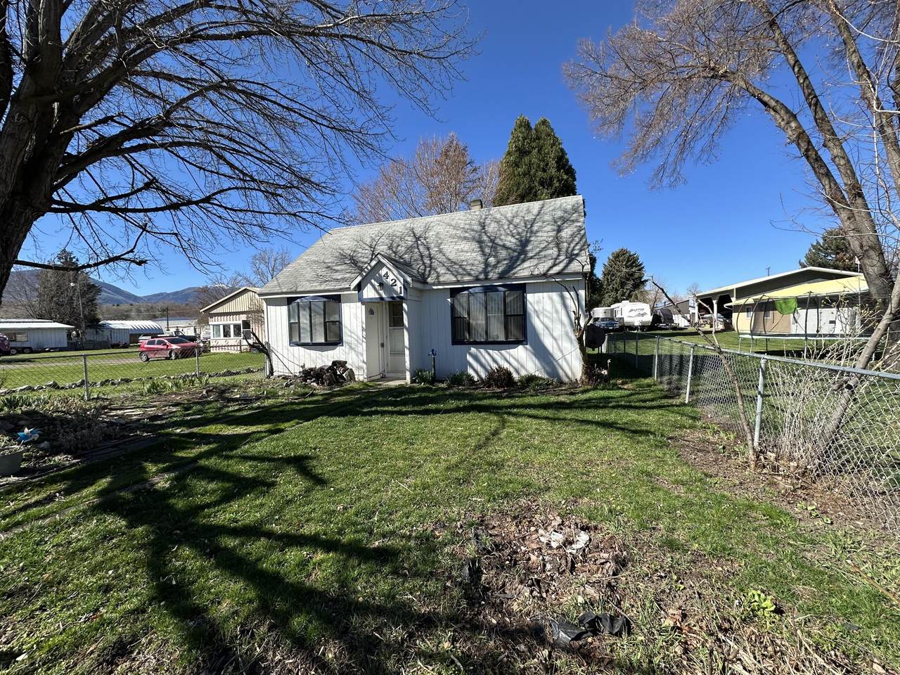 421 Cottonwood Street - Photo 1