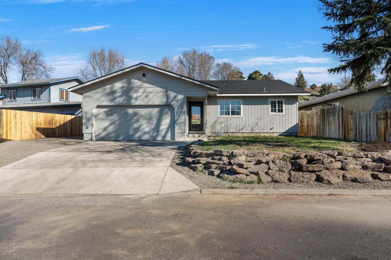 695 8th Street - Photo 1