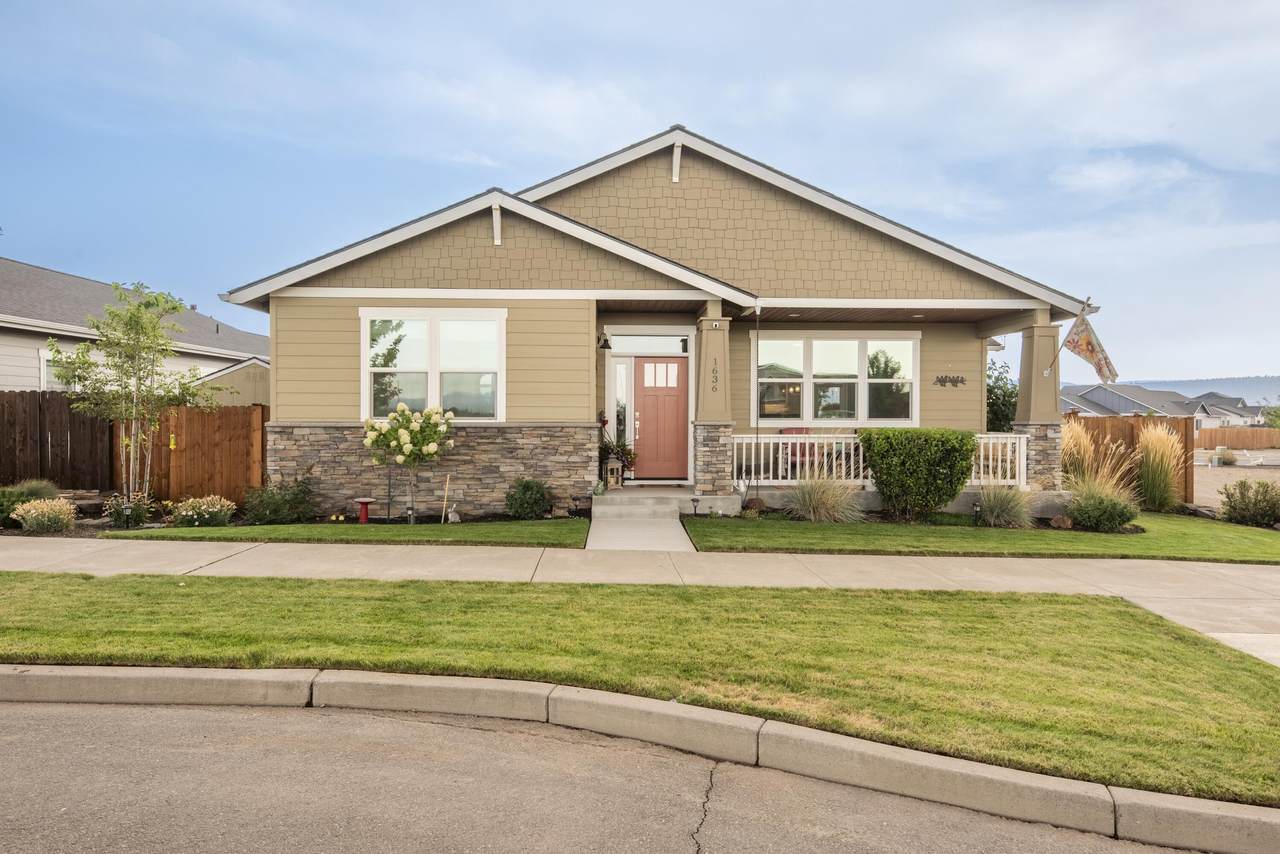 1636 Hudspeth Road - Photo 1