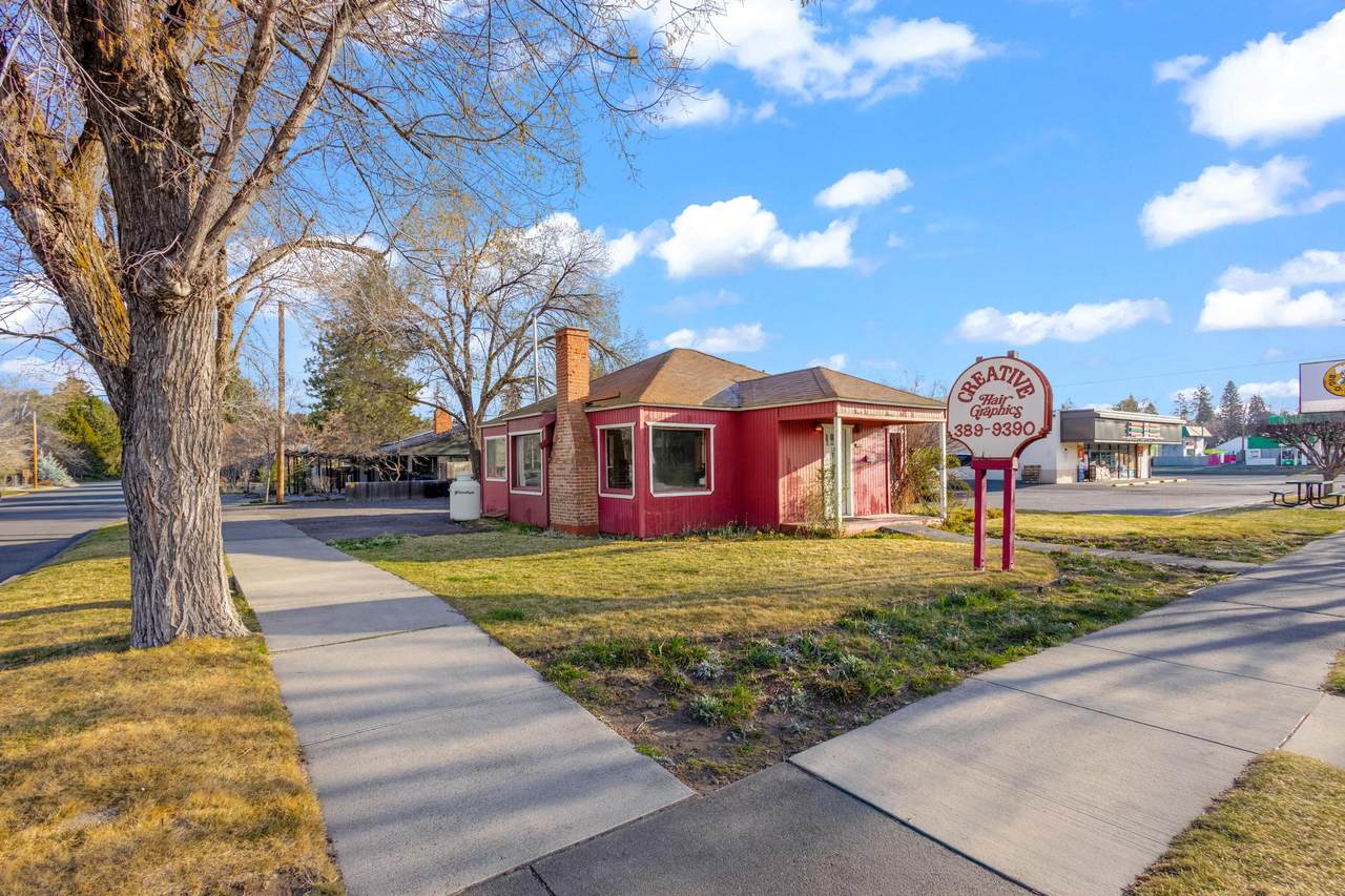 1040 Galveston Avenue - Photo 1