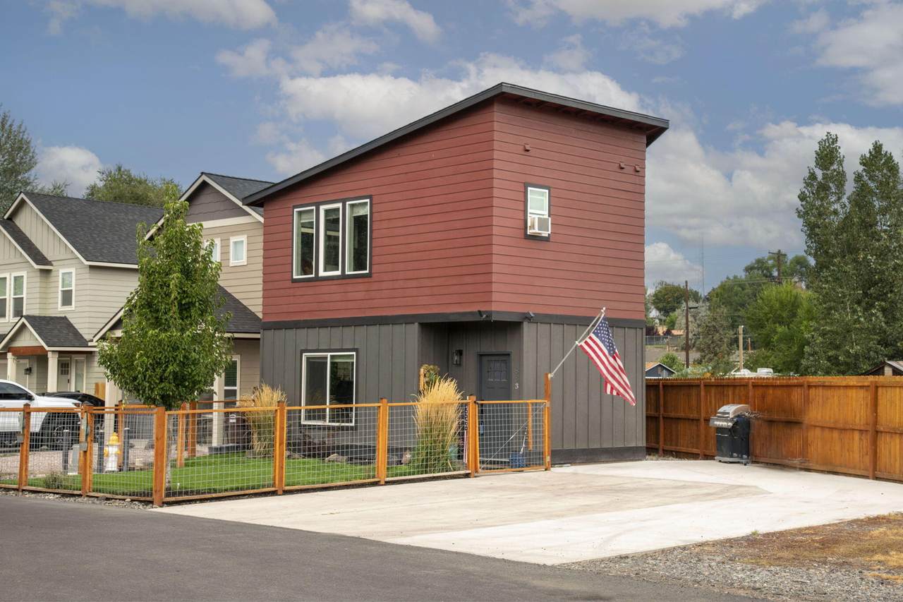 883 6th Street - Photo 1